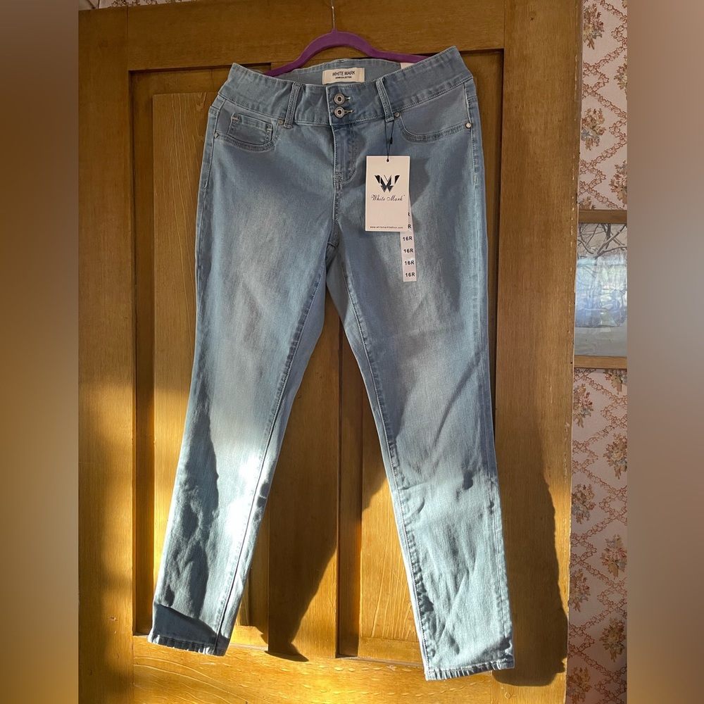 White Mark Women’s Light Denim Jeans sz 16 NWT